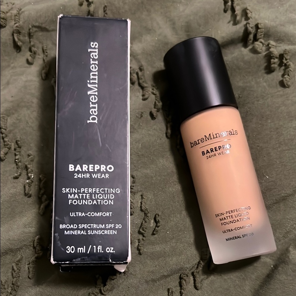 bareMinerals BAREPRO 24HR Wear Foundation - Tan